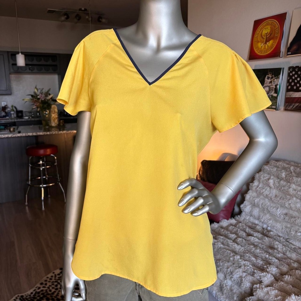 Tommy Hilfiger yellow V neck flutter sleeve blouse Y2K ⭐️